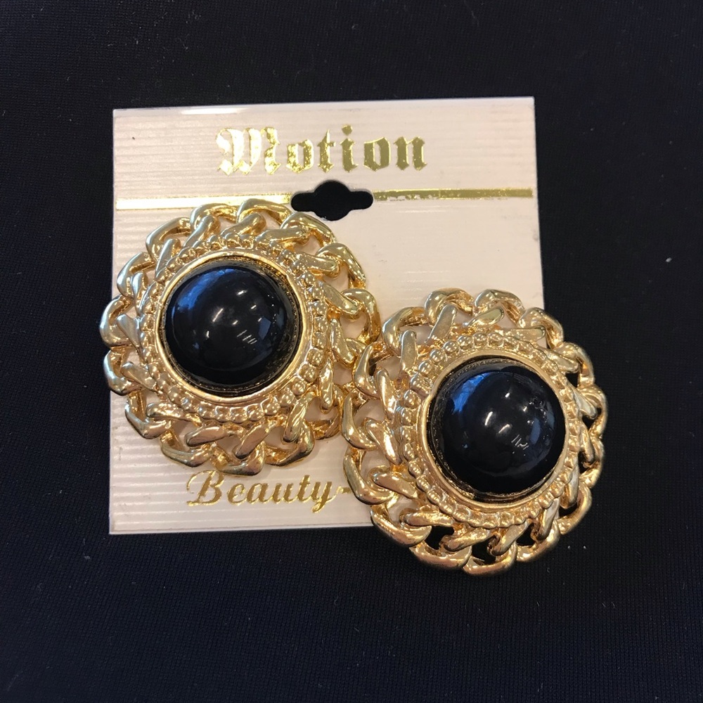 Beauty motion earrings